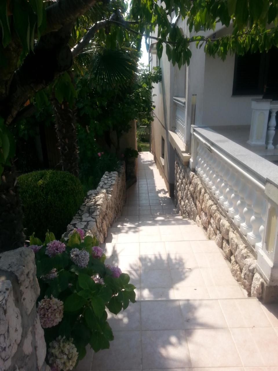 Apartments Rendulic Малинска Экстерьер фото
